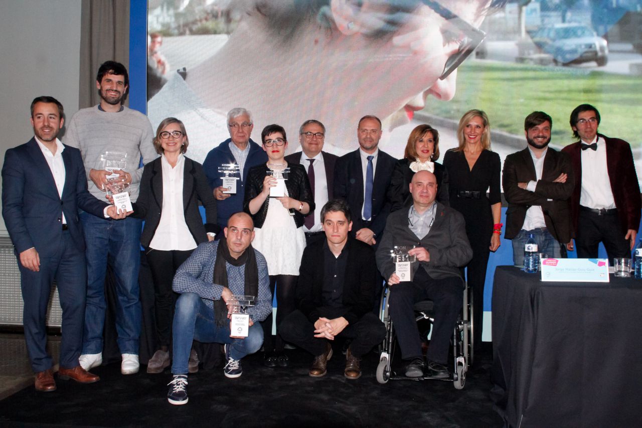 Premiados y personalidades destacadas en los I Premios Solidarios con la Esclerosis Múltiple.