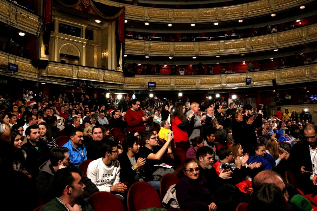El público que ha visto la Lotería de Navidad 'in situ', en el Teatro Real de Madrid.