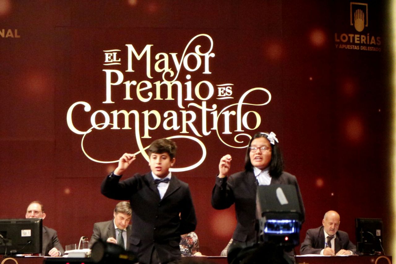 Los niños de San Ildefonso durante la Lotería de Navidad 2016.