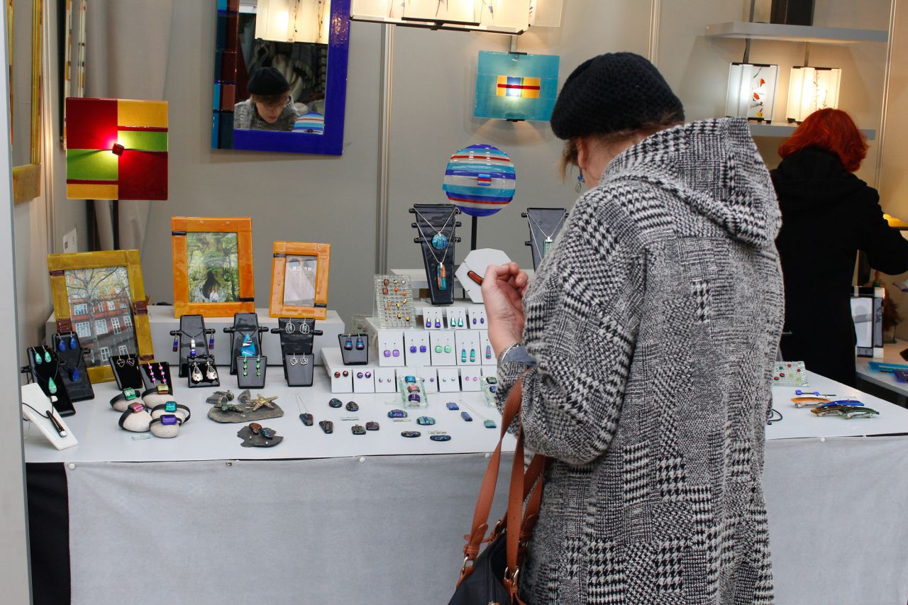 Bisutería en el mercadillo de la Plaza de España
