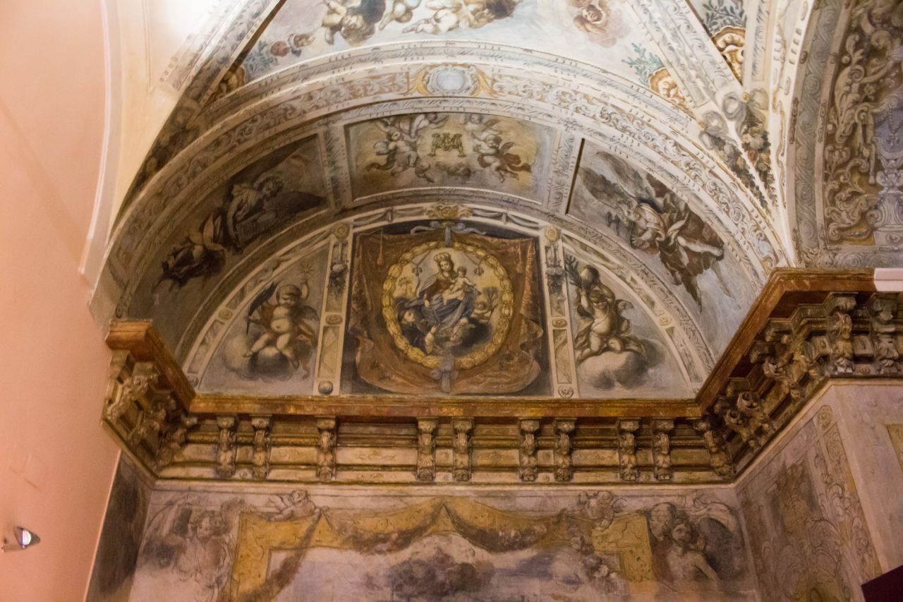 Las obras de construcción del museo sacaron a relucir pinturas religiosas.