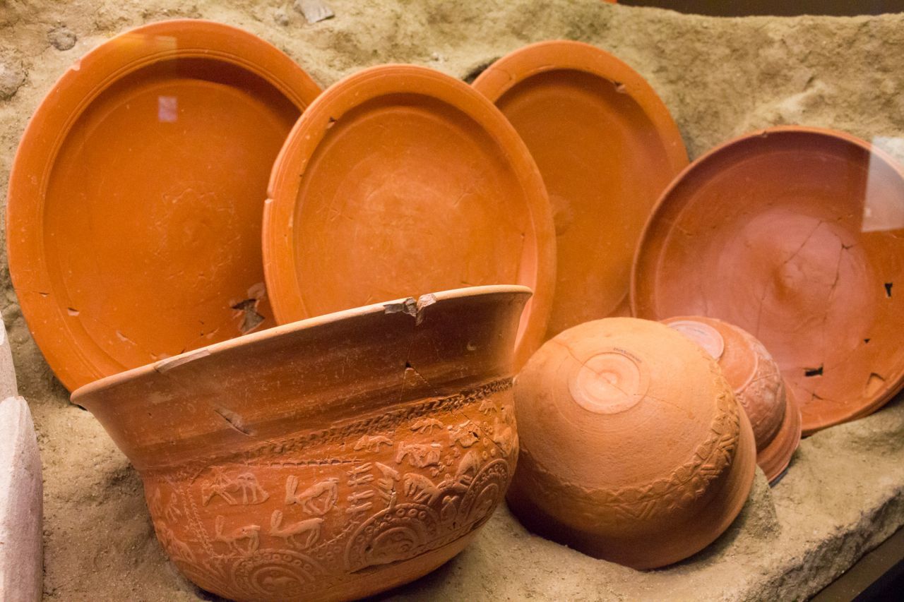 Ocultaciones arqueológicas realizadas para evitar que fueran confiscadas por los conquistadores.