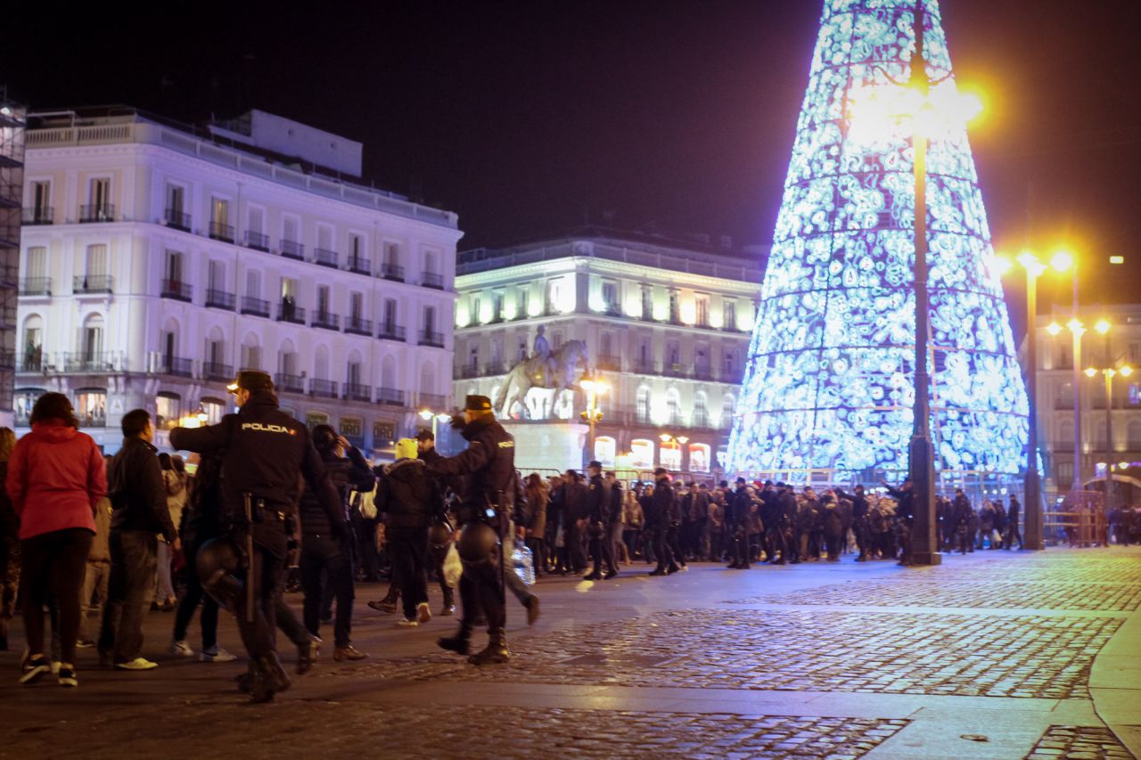 Desalojo total de la plaza de la Puerta del Sol.
