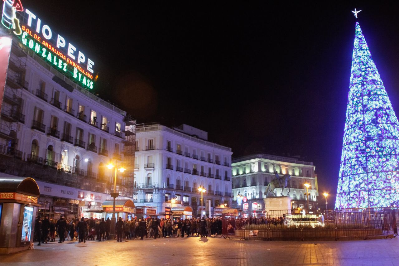Desalojo total de la plaza de la Puerta del Sol.