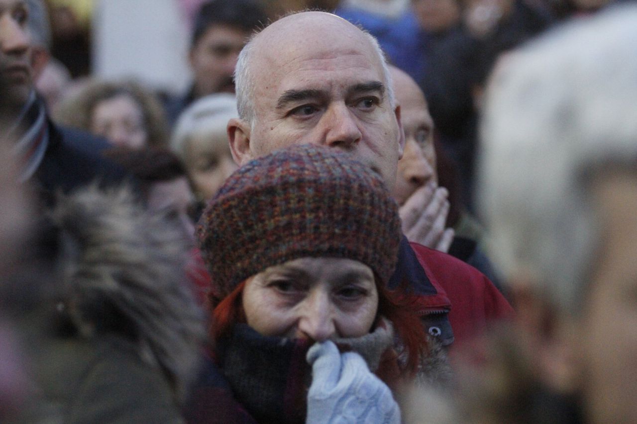 Una quinientas personas, entre ellas el alcalde de Rivas, Pedro del Cura, y varios diputados regionales de Podemos y Psoe, han acudido a la manifestación de rechazo a la violencia machista después de la primera muerte de una mujer en el 2017.
