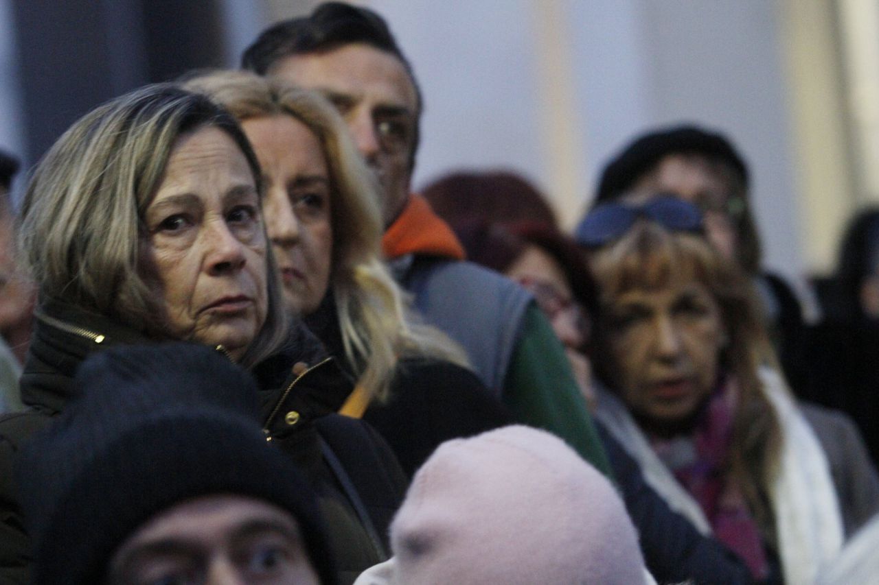 Una quinientas personas, entre ellas el alcalde de Rivas, Pedro del Cura, y varios diputados regionales de Podemos y Psoe, han acudido a la manifestación de rechazo a la violencia machista después de la primera muerte de una mujer en el 2017.