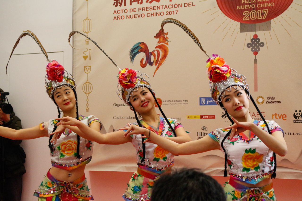Bailarinas chinas en la presentación del nuevo año.