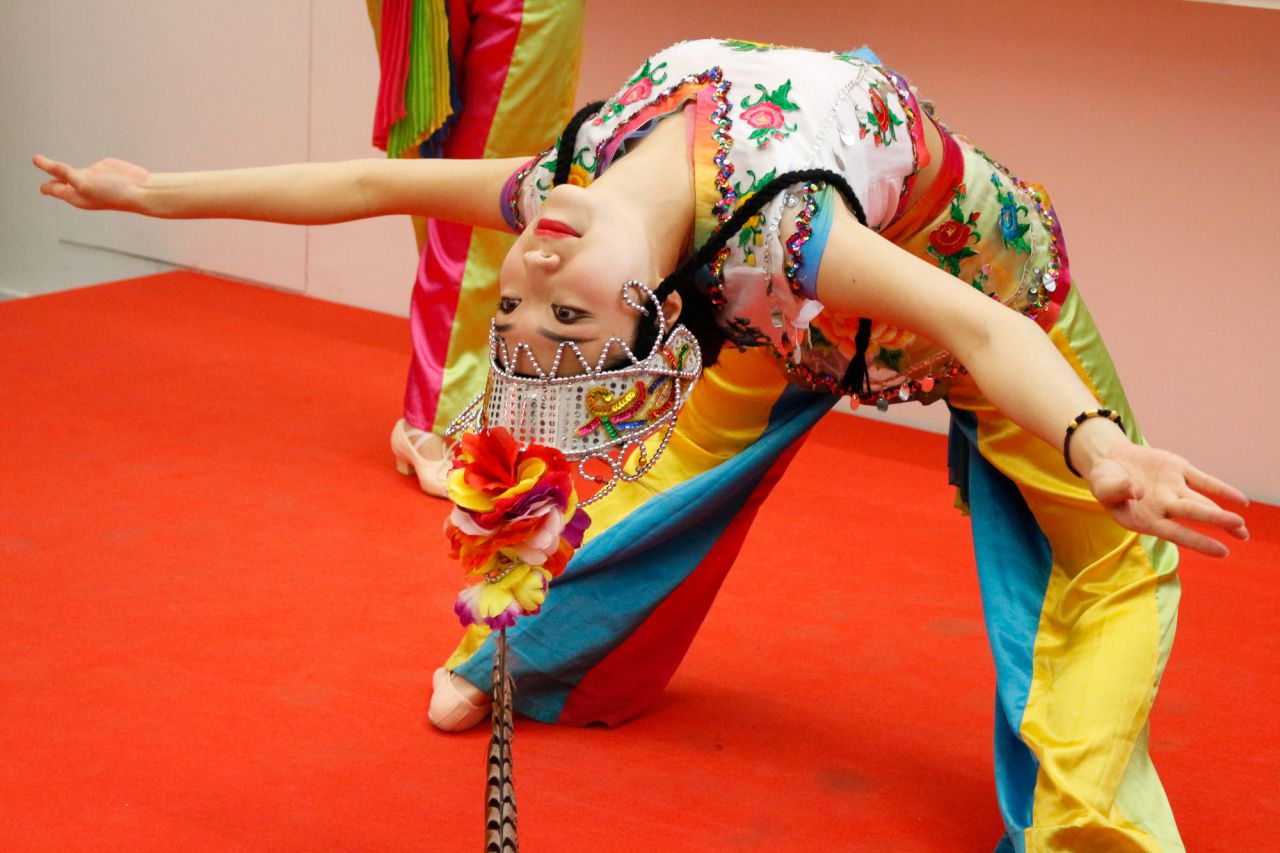 Bailarina china en la presentación del nuevo año.