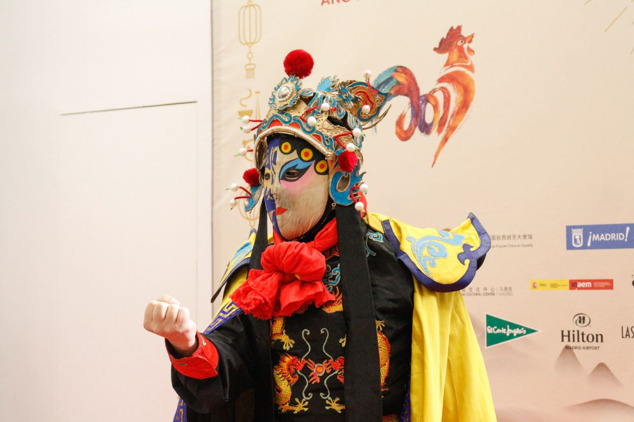 Bailarín chino en la presentación del nuevo año.