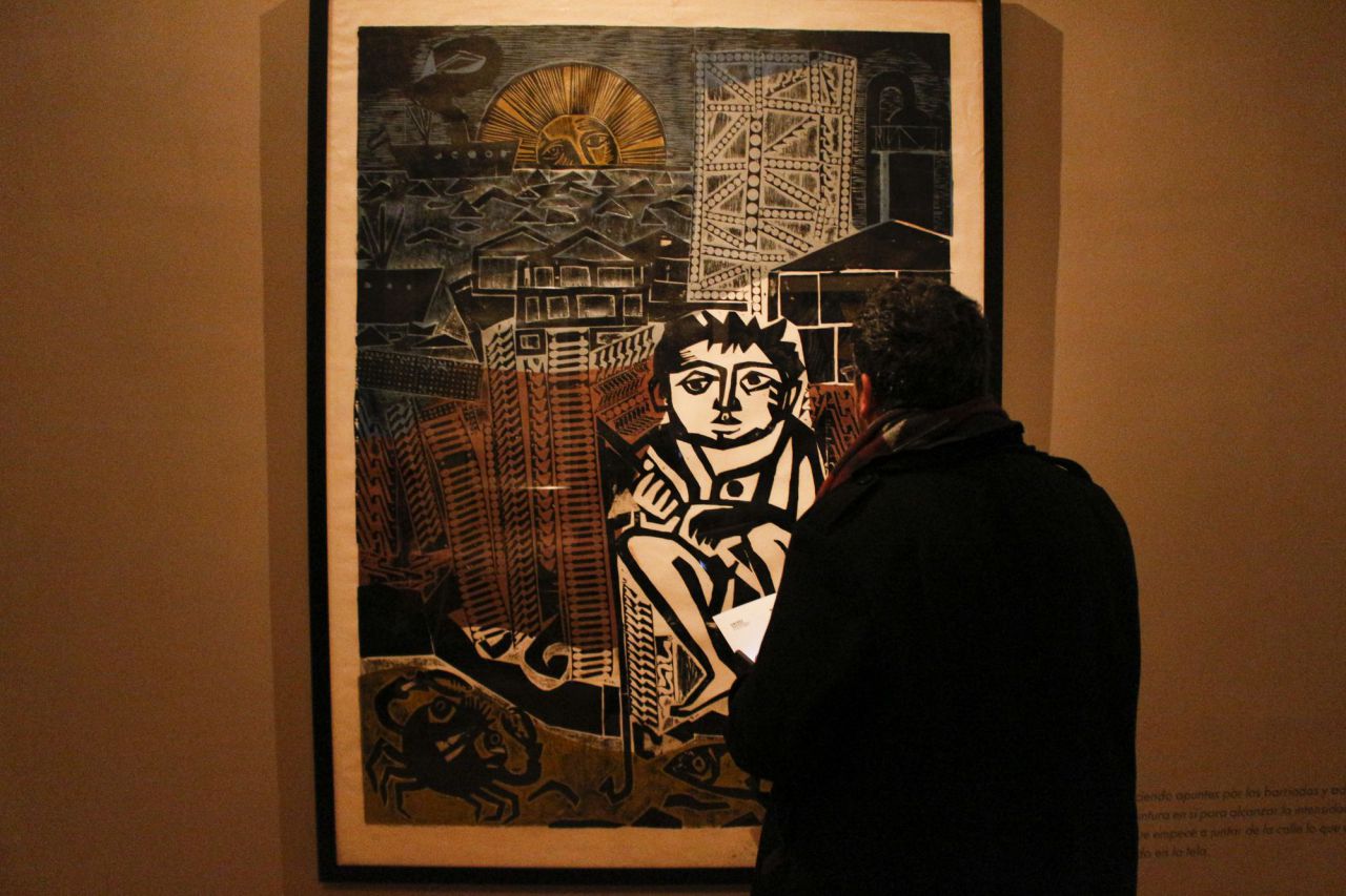 La comisaria Diana B. Wechsler y la directora del museo Lázaro Galdiano, Helena Hernando, han presentado la exposición 'Antonio Berni: entre la expedición fotográfica y la reinvención del grabado, una muestra de gabinete'. 