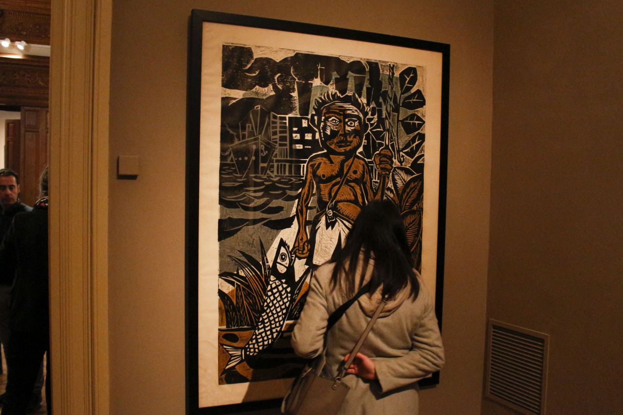 La comisaria Diana B. Wechsler y la directora del museo Lázaro Galdiano, Helena Hernando, han presentado la exposición 'Antonio Berni: entre la expedición fotográfica y la reinvención del grabado, una muestra de gabinete'. 