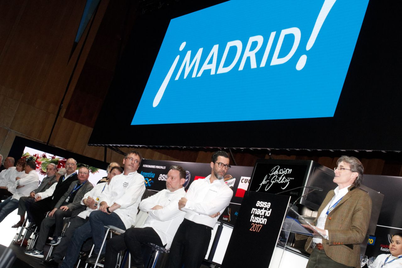 Marta Higueras, primera teniente de alcalde, ha asistido a la inauguración oficial juntoa una nutrida representación de los mejores cocineros de España.