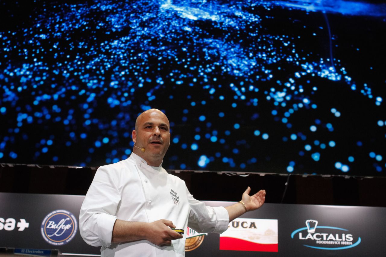 El chef Ángel León durante su 'master class' Luces abisales.