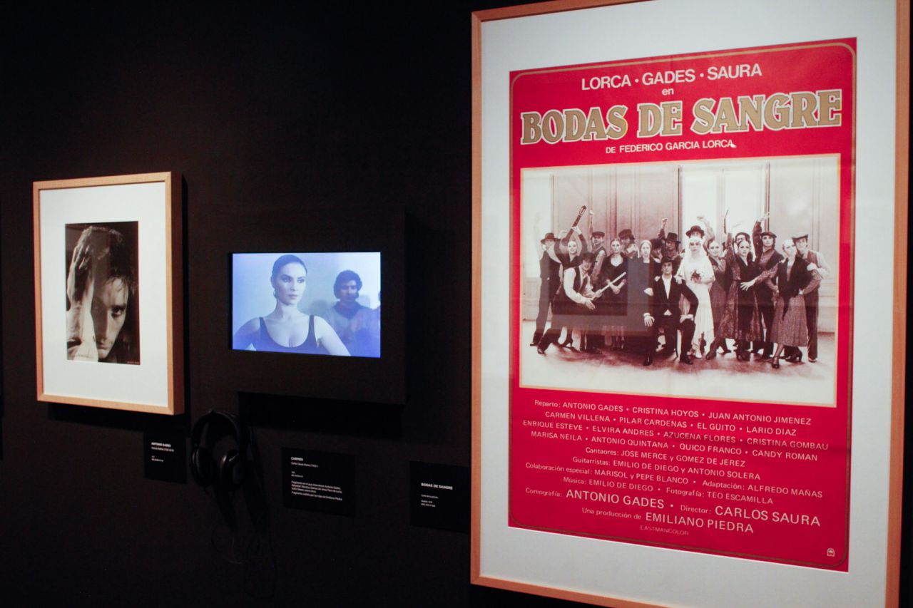 Cartel de Bodas de Sangre d eFederico García Lorca, dirigida por Carlos Saura y protagonizada por Antonio Gades y Cristina Hoyos.