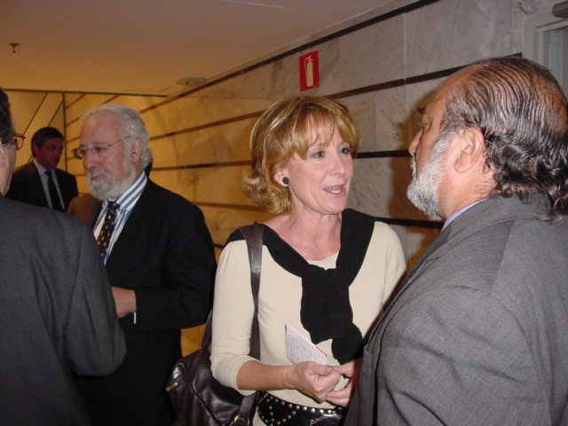 Esperanza Aguirre junto al Cronista de la Villa Ángel del Río.