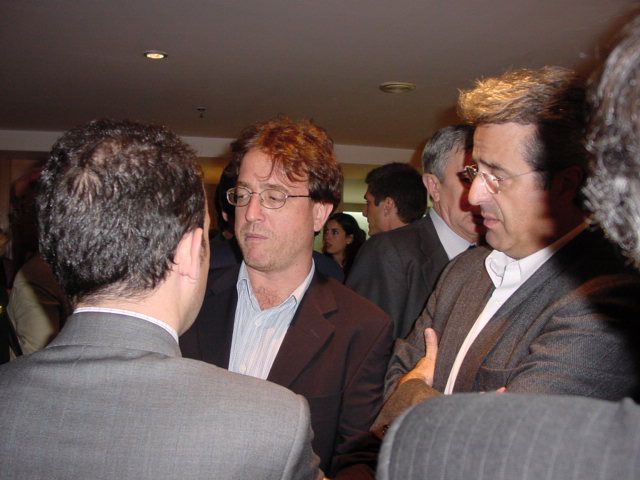 Miguel Ángel Villanueva, de espaldas, Javier López y José Ricardo Martínez.