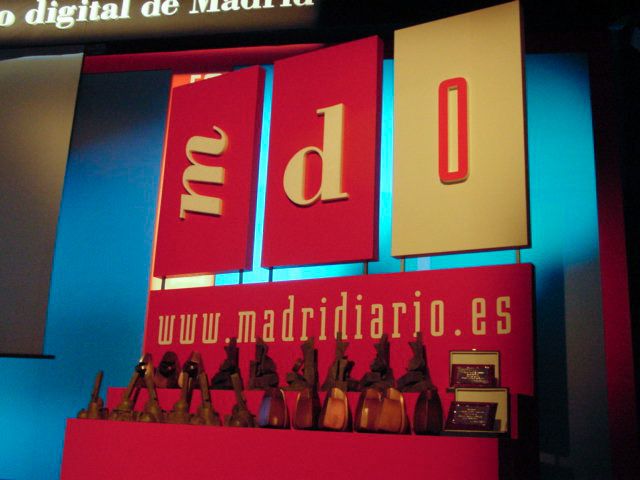 Galardones de la I edición de los Premios Madrid realizados por el escultor José Miguel Utande.