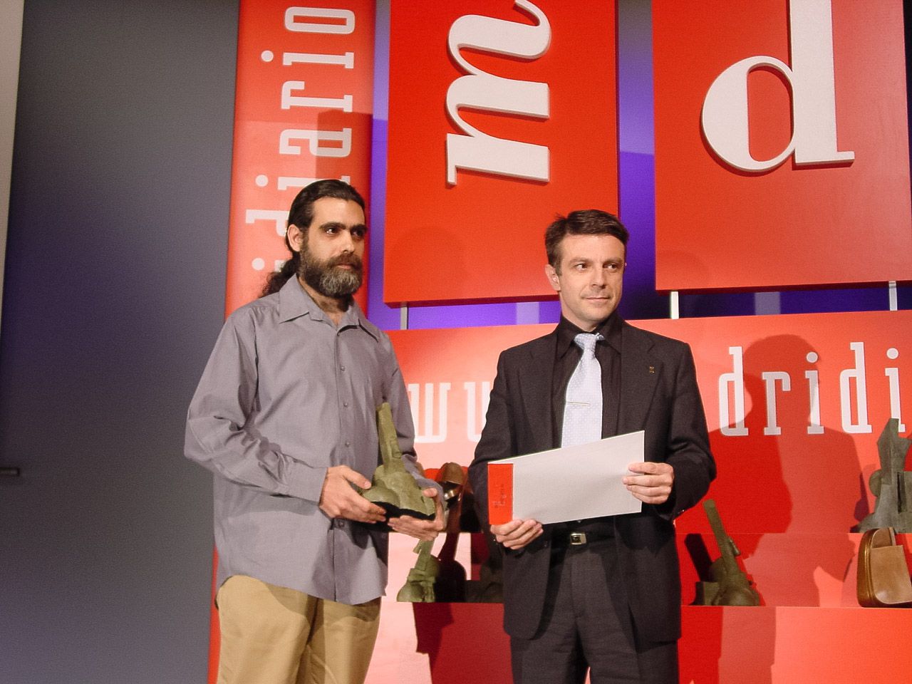 Ricardo Aguilar, responsable de la Fundación Hogar del Empleado, y Enrique Rioboo (Canal 33 Madrid).