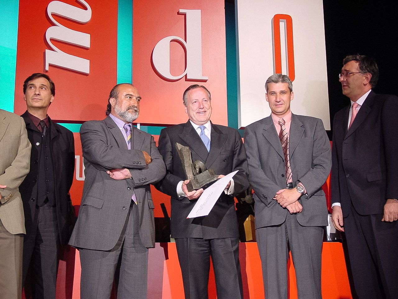 José María Álvarez del Manzano junto al jurado de los premios.
