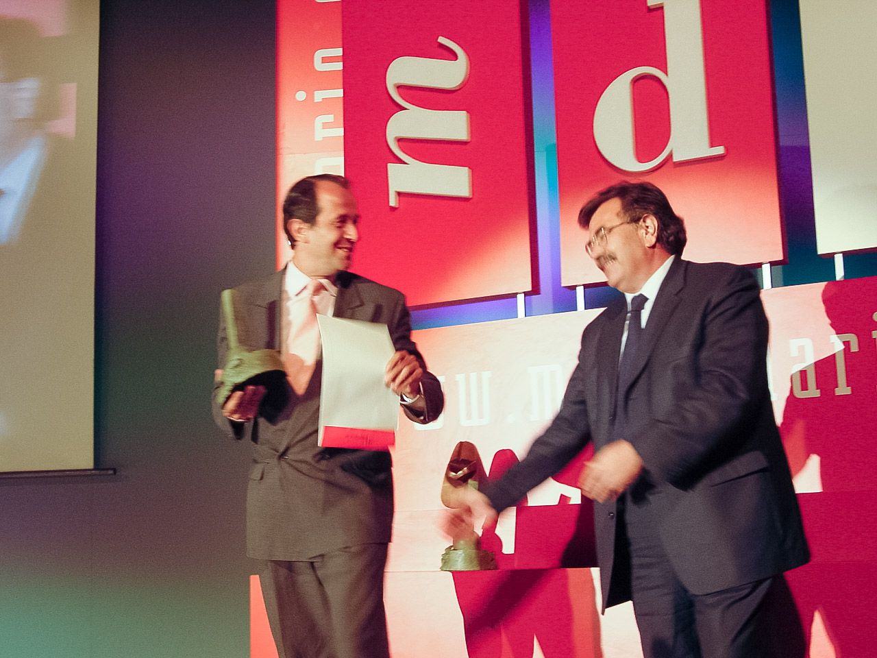 Manuel Peinado, alcalde de Alcalá de Henares, y José Luis Pérez Ráez, presidente de la FMM.