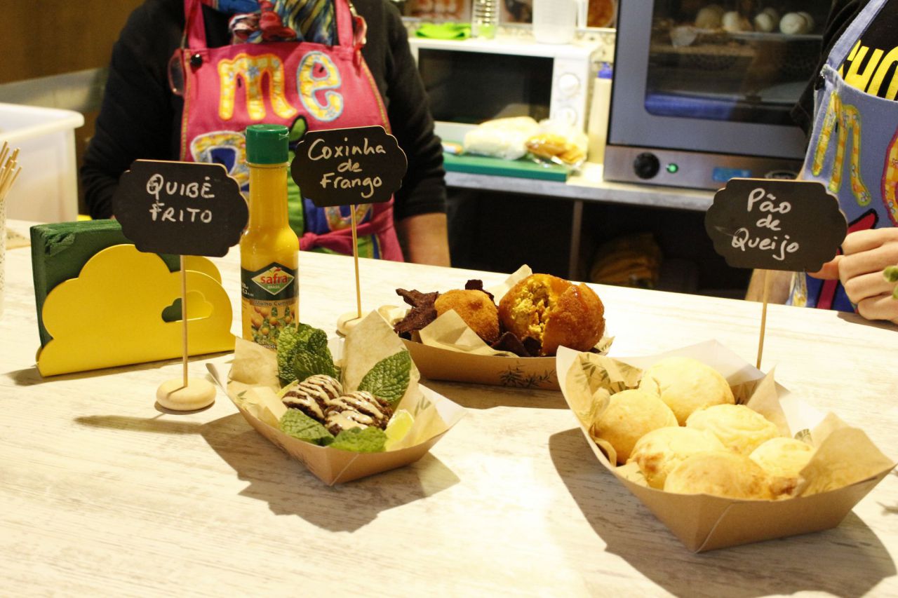 Comida brasileña disponible en el nuevo espacio.