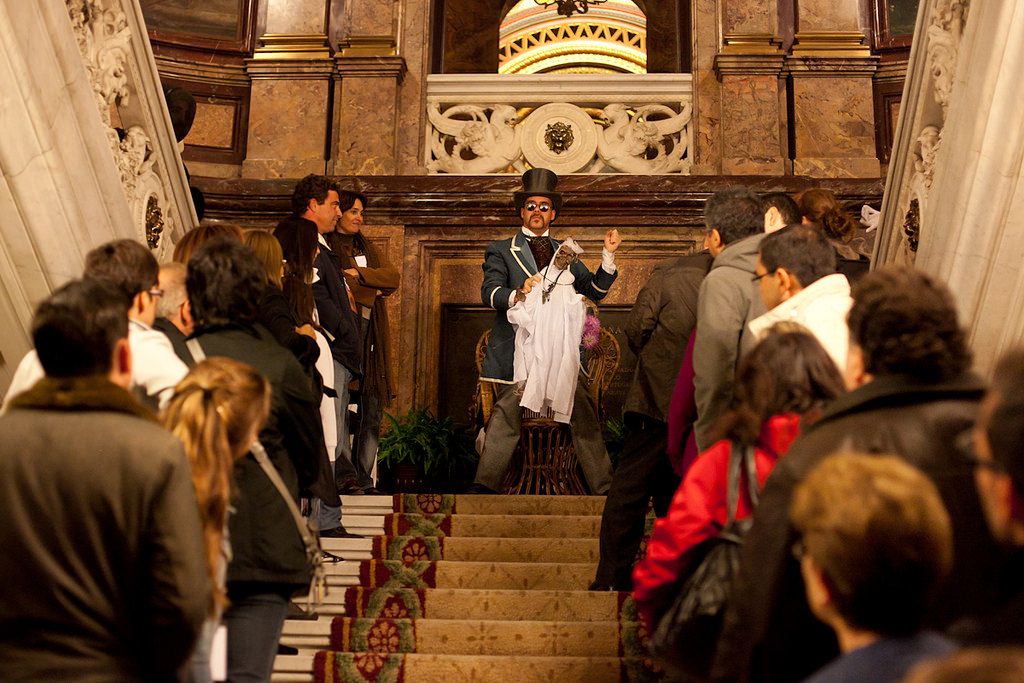 Visita nocturna teatralizada en el Palacio de Linares