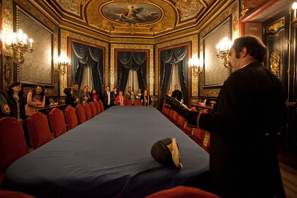 Visita nocturna teatralizada en el Palacio de Linares