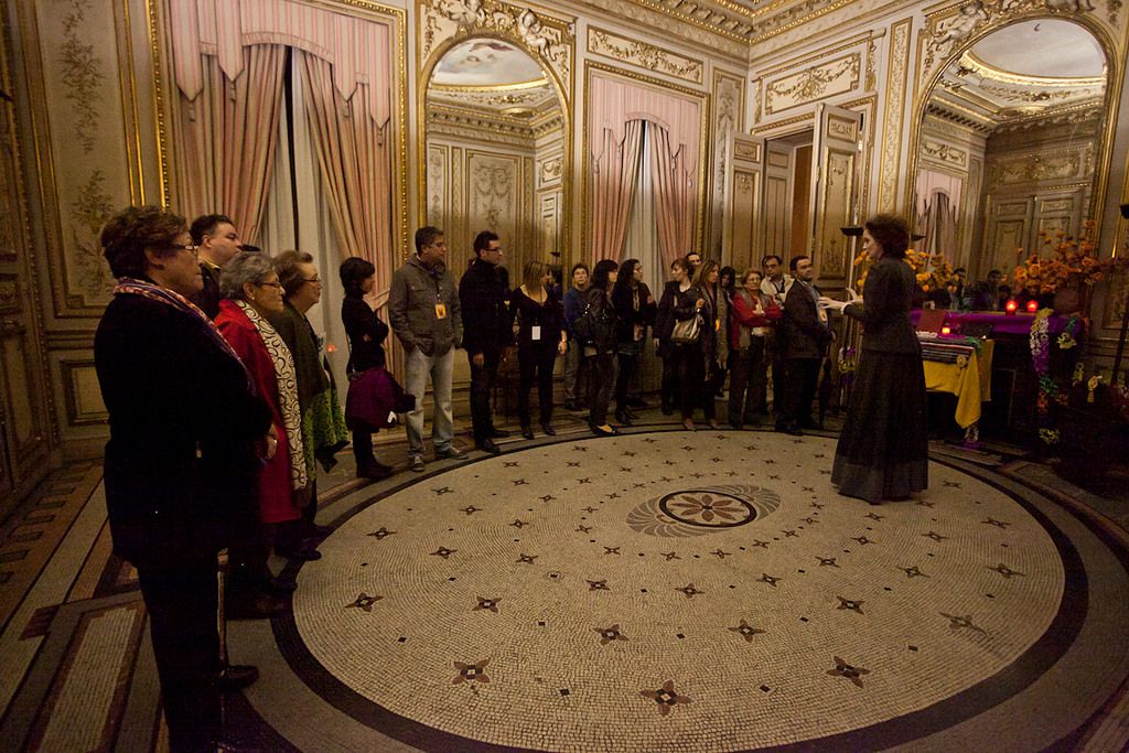 Visita nocturna teatralizada en el Palacio de Linares