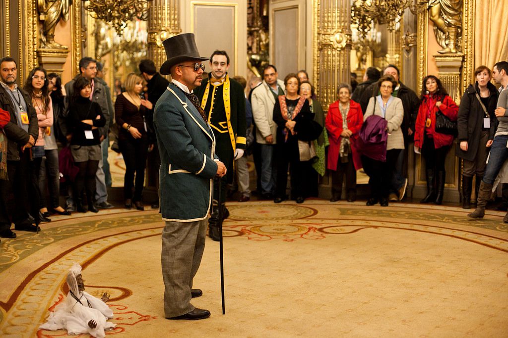 Visita nocturna teatralizada en el Palacio de Linares
