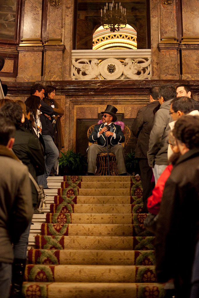 Visita nocturna teatralizada en el Palacio de Linares