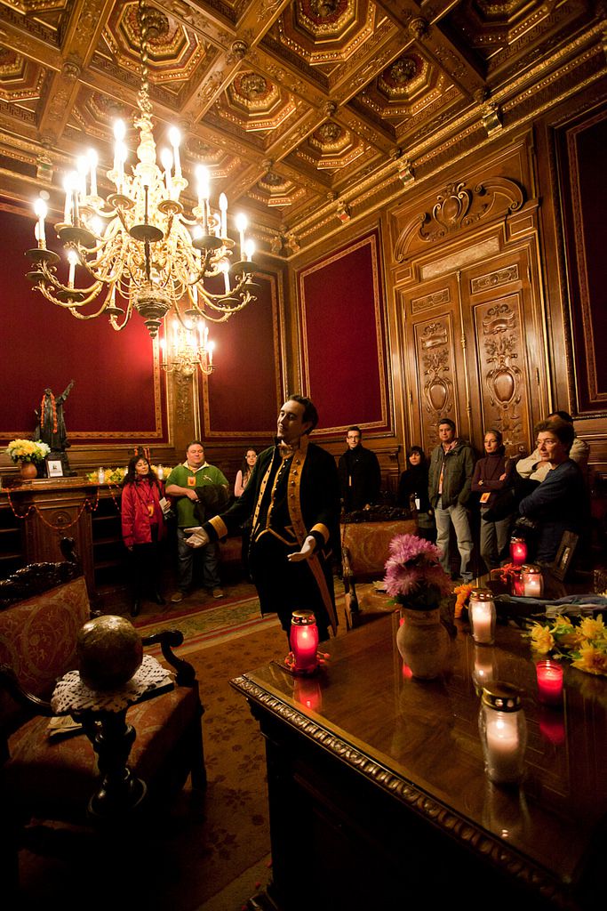 Visita nocturna teatralizada en el Palacio de Linares