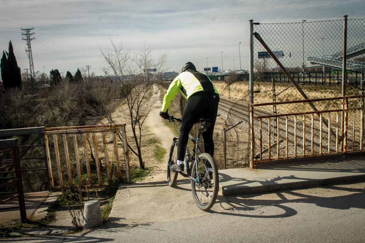 Paso elevado sobre la A5 a la altura del Museo del Aire y Venta la Rubia
