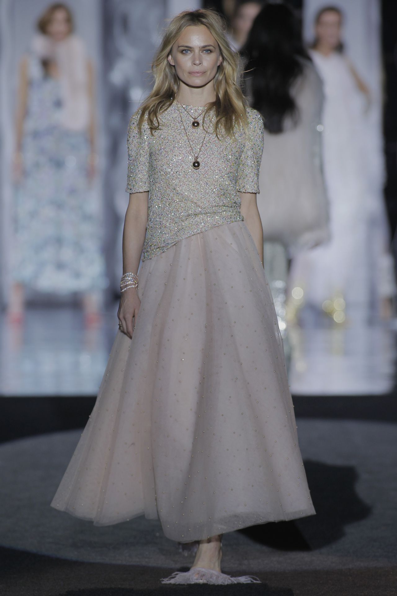 La paleta de colores se redujo a tres: el blanco, el nude y el negro