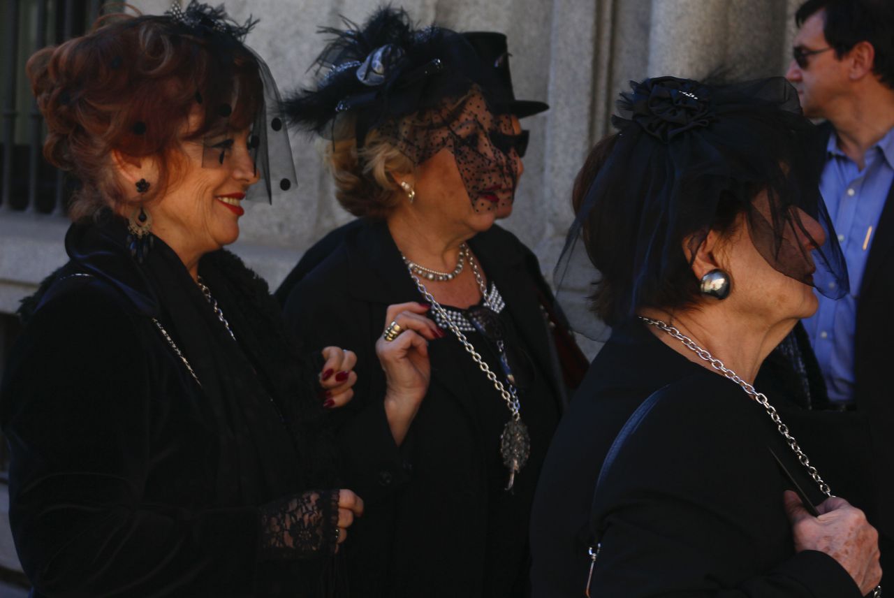 Manuela Carmena recibe el Entierro de la Sardina.