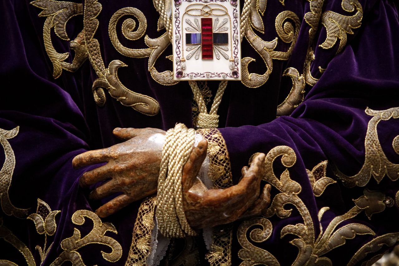 manos atadas de la imagen de Jesús de Medinaceli.