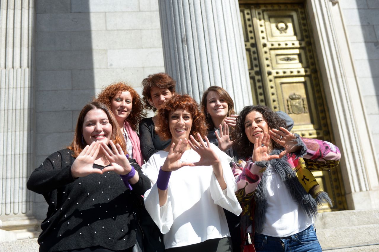 Concentración a las puertas del Congreso de los Diputados de diputadas de Podemos por el Día Internacional de la Mujer.