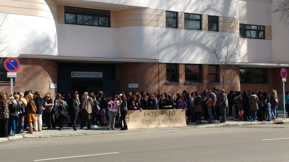 Concentración a las puertas de la Concejalía de Igualdad del Ayuntamiento de Madrid por el Día Internacional de la Mujer.