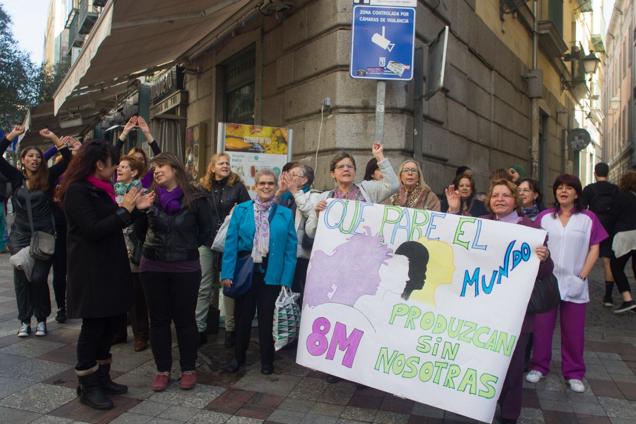 Concentración espontánea de mujeres en la calle Montera por el Día Internacional de la Mujer.