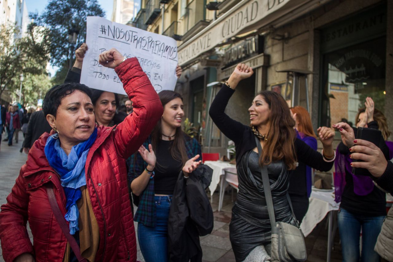 Concentración espontánea de mujeres en la calle Montera por el Día Internacional de la Mujer.