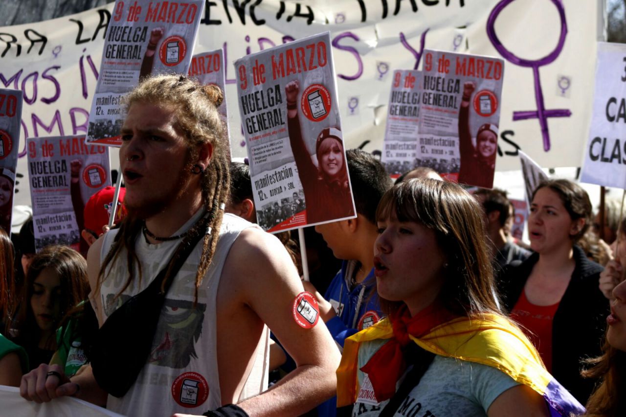 Estudiantes manifestándose contra la LOMCE y contra los recortes en el ámbito educativo.