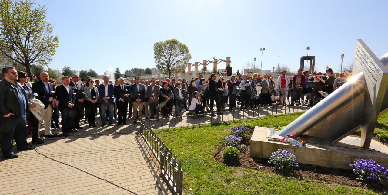 Coslada, donde residían 21 de las víctimas, ha conmemorado la jornada.