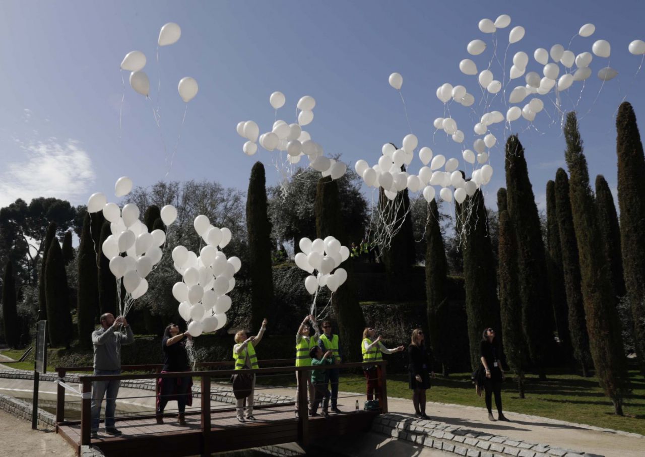 Suelta de globos en el Bosque del Recuerdo