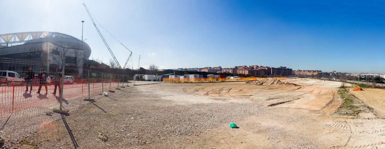 Solar a la espera de la obra de urbanización de los aledaños del estadio.
