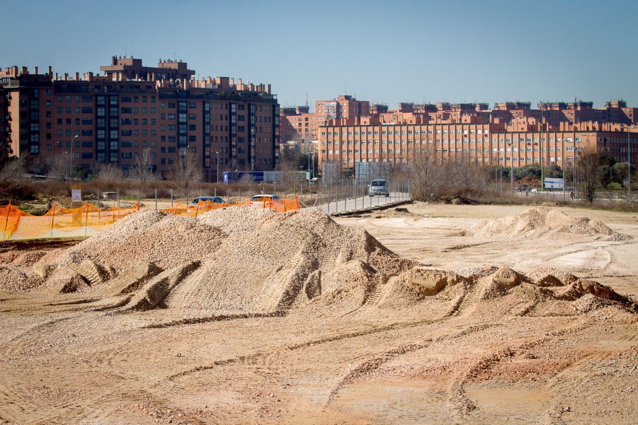 Solar a la espera de la obra de urbanización de los aledaños del estadio.