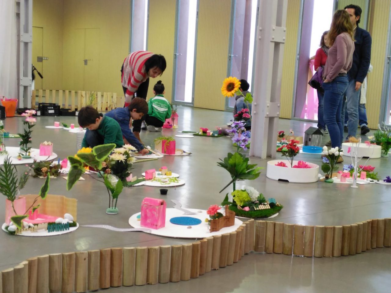 Archipiélagos: taller de jardines efímeros para niños donde los más pequeños podrán crear su propio jardín en miniatura, que se conectará con el del resto de participantes formando un gran jardín colectivo, un archipiélago de color diverso, único e irrepetible.