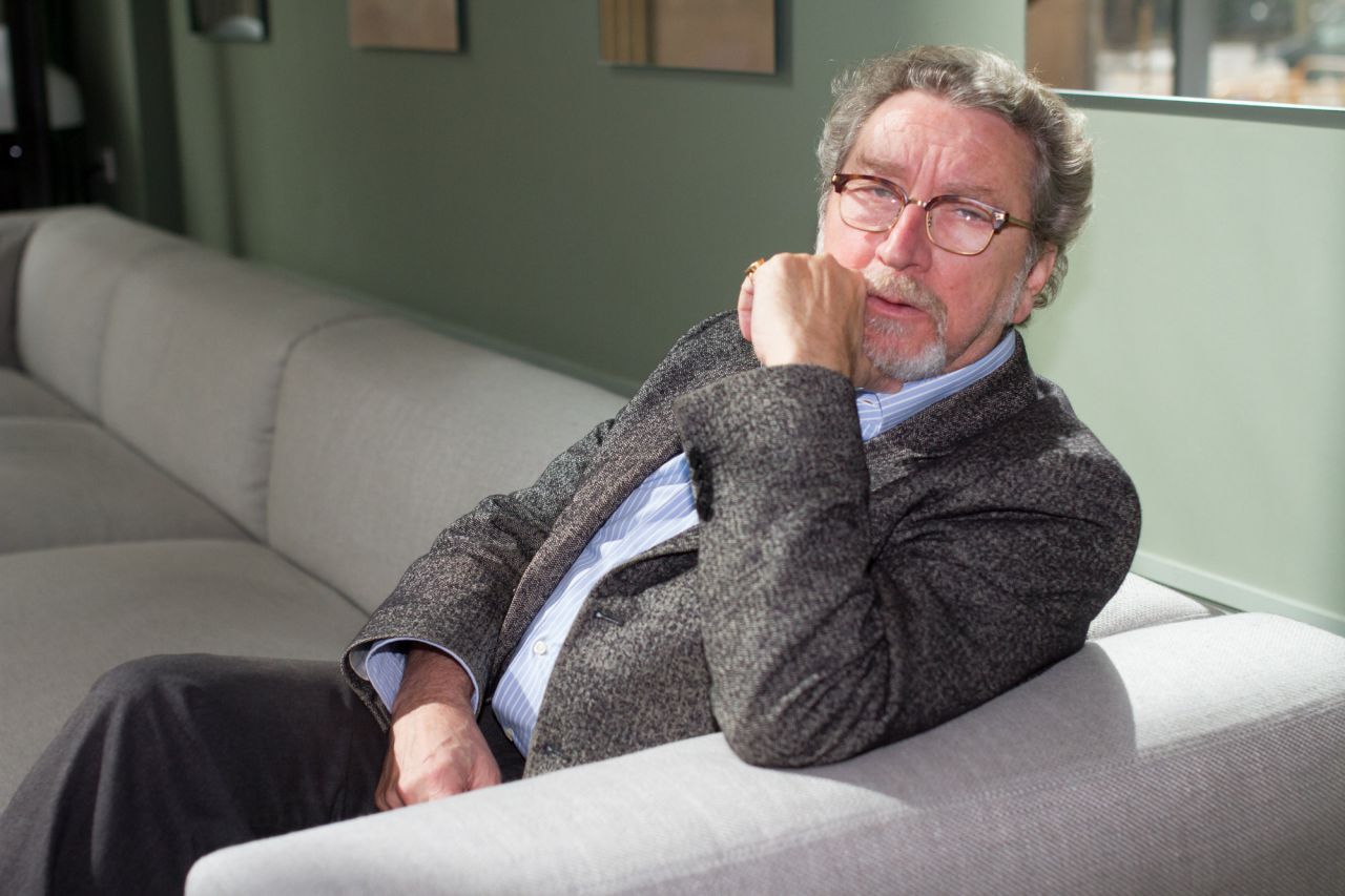El director de cine francés, Robert Guédiguian, durante la presentación de 'Una historia de locos' en Madrid
