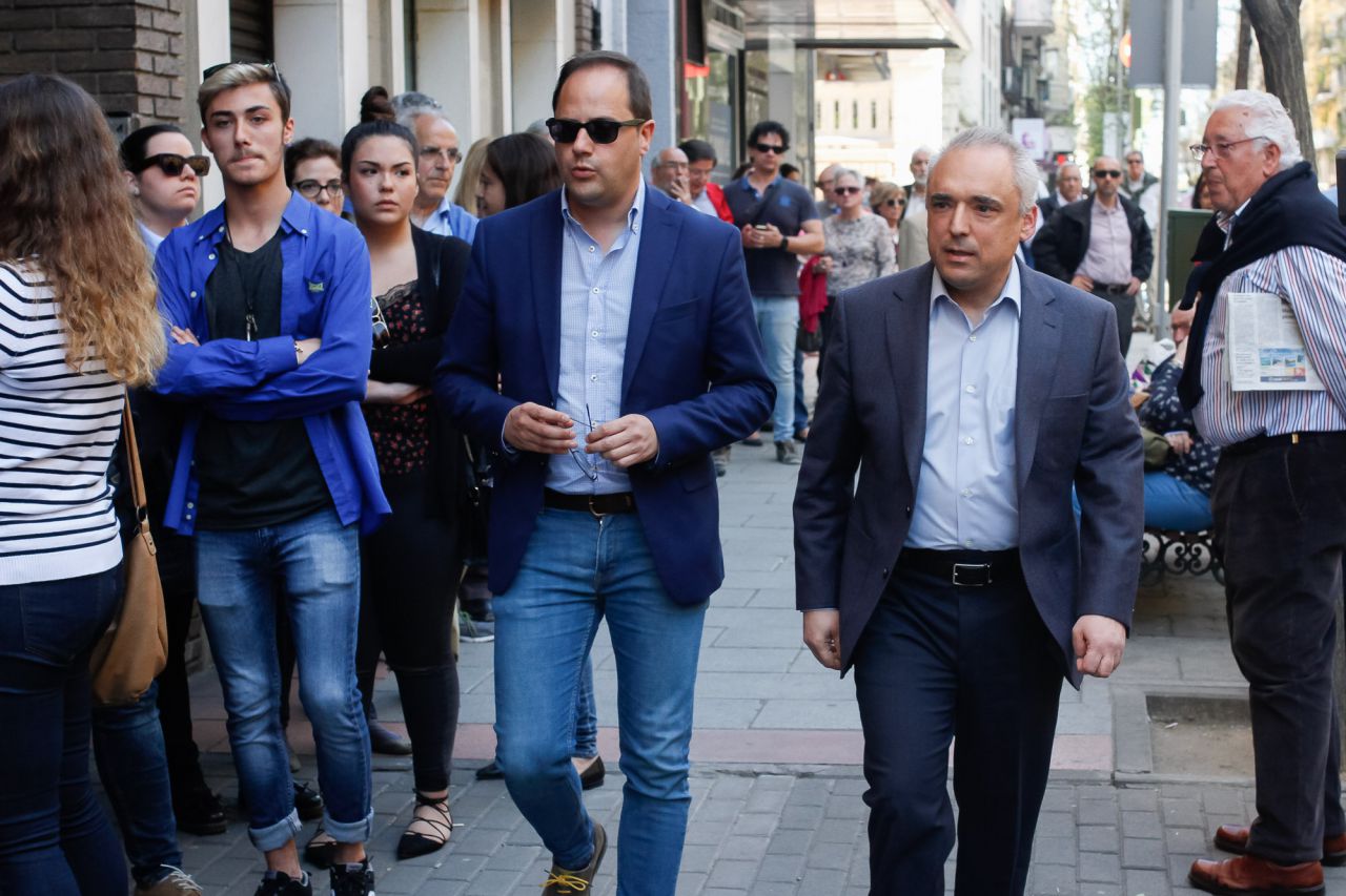 César Luena, secretario del PSOE de La Rioja, junto a Rafael Simancas, diputado del PSOE por Madrid