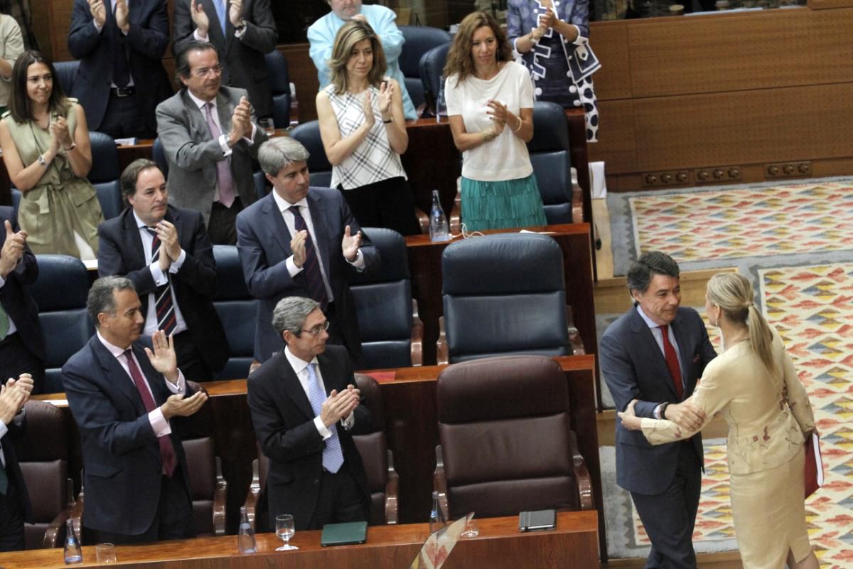 Cristina Cifuentes e Ignacio González, en la sesión de investidura
