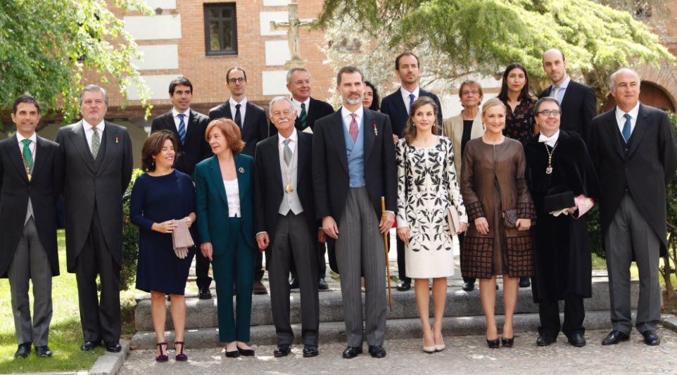 Foto de familia tras la entrega del Premio Cervantes 2016 a Eduardo Mendoza