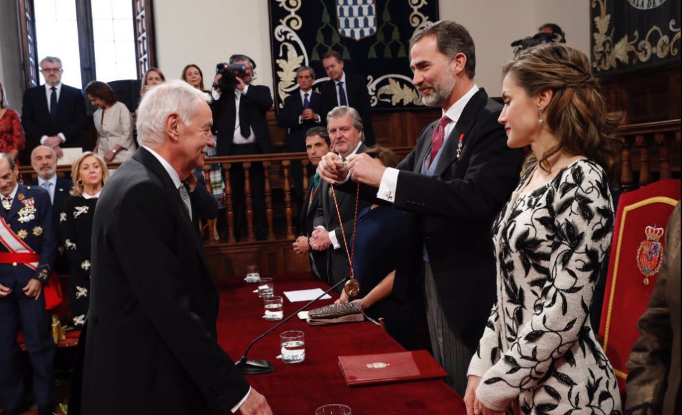 El Rey entrega el Premio Cervantes a Eduardo Mendoza